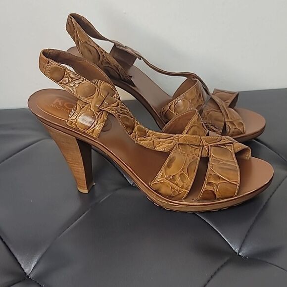 Micheal Kors Brown Alligator Print Leather/Wooded sandals. - Picture 2 of 13